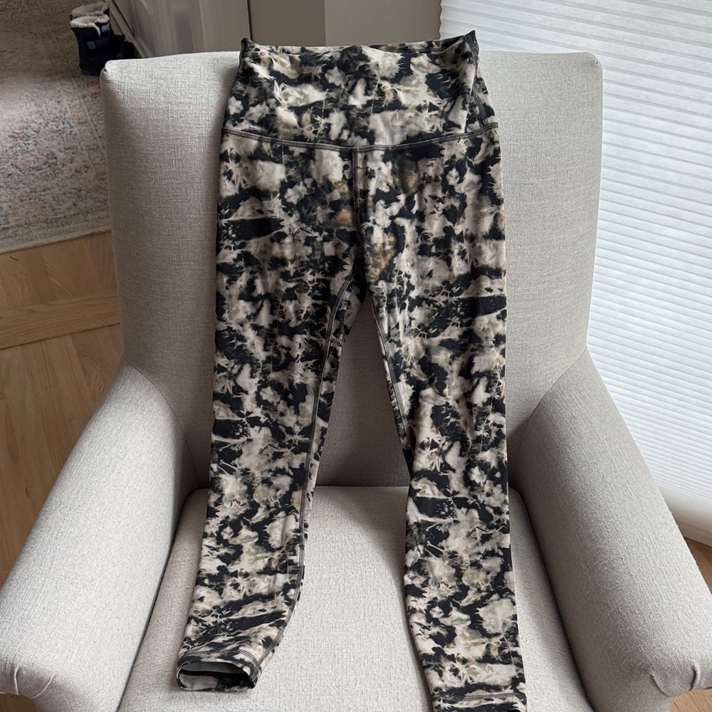 lululemon athletica Black and Cream Tie-Dye Leggings